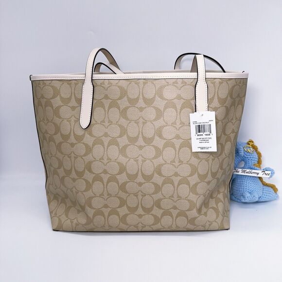 Coach CP052 City Tote In Signature Canvas With Heart Print Khaki NWT Org $398 - Picture 3 of 8